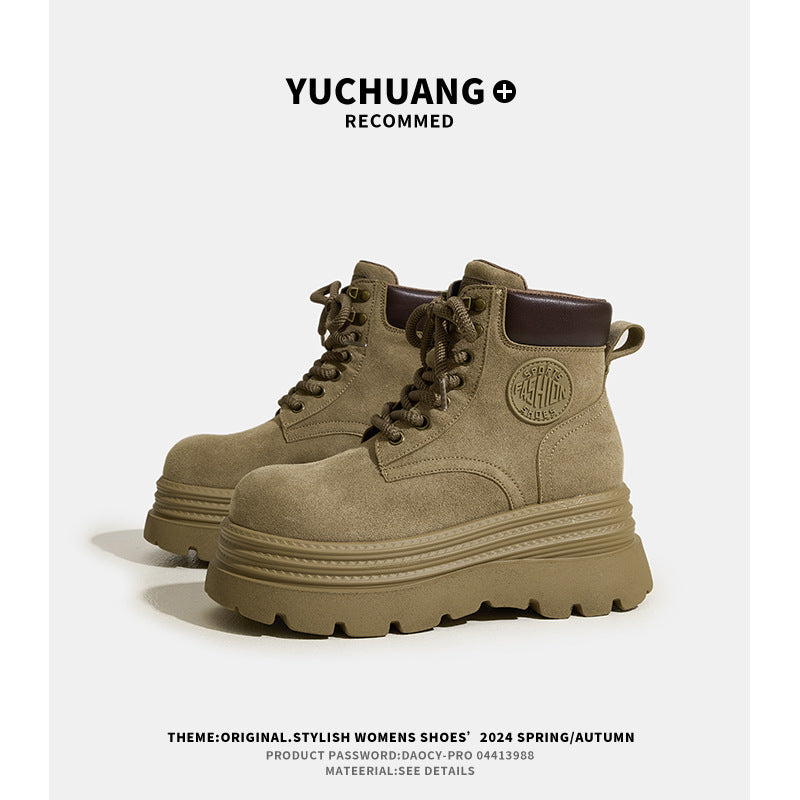 Effortlessly Elegant Boots with a Timeless Design
