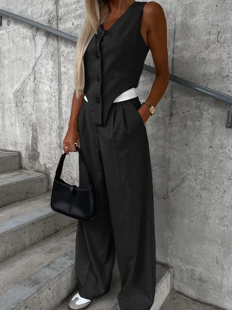 Well Tailored Pants with a Graceful Silhouette