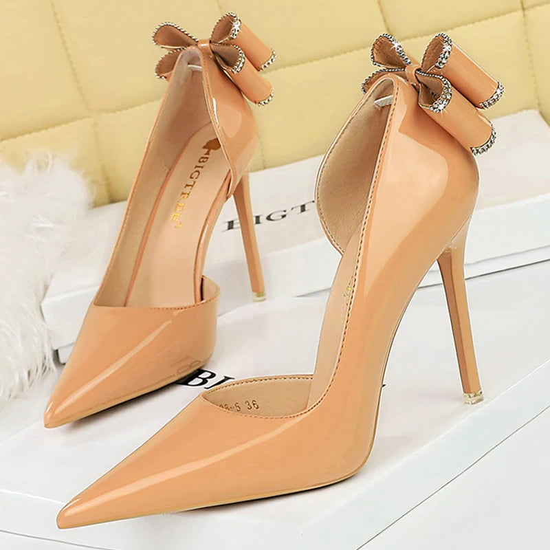 A Vintage Style Heels with Delicate Timeless Details