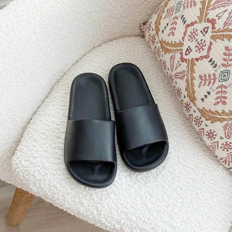 Classic Vintage Sandals with a Flattering Fit