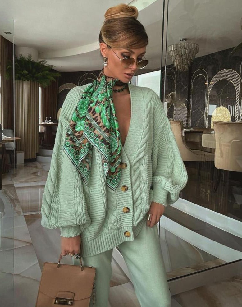 Well Tailored Cardigan with a Graceful Silhouette