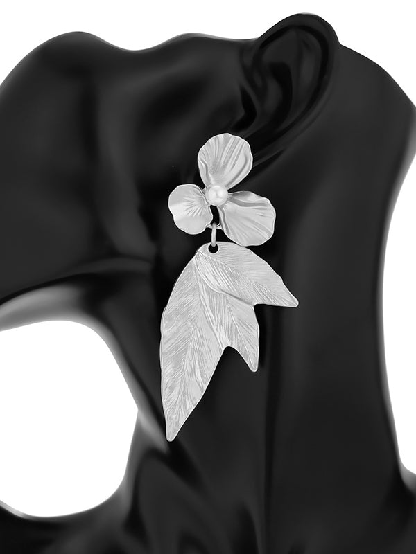 Well Tailored Garment with a Graceful Silhouette