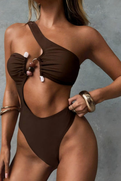 Well Tailored Bikini with a Graceful Silhouette