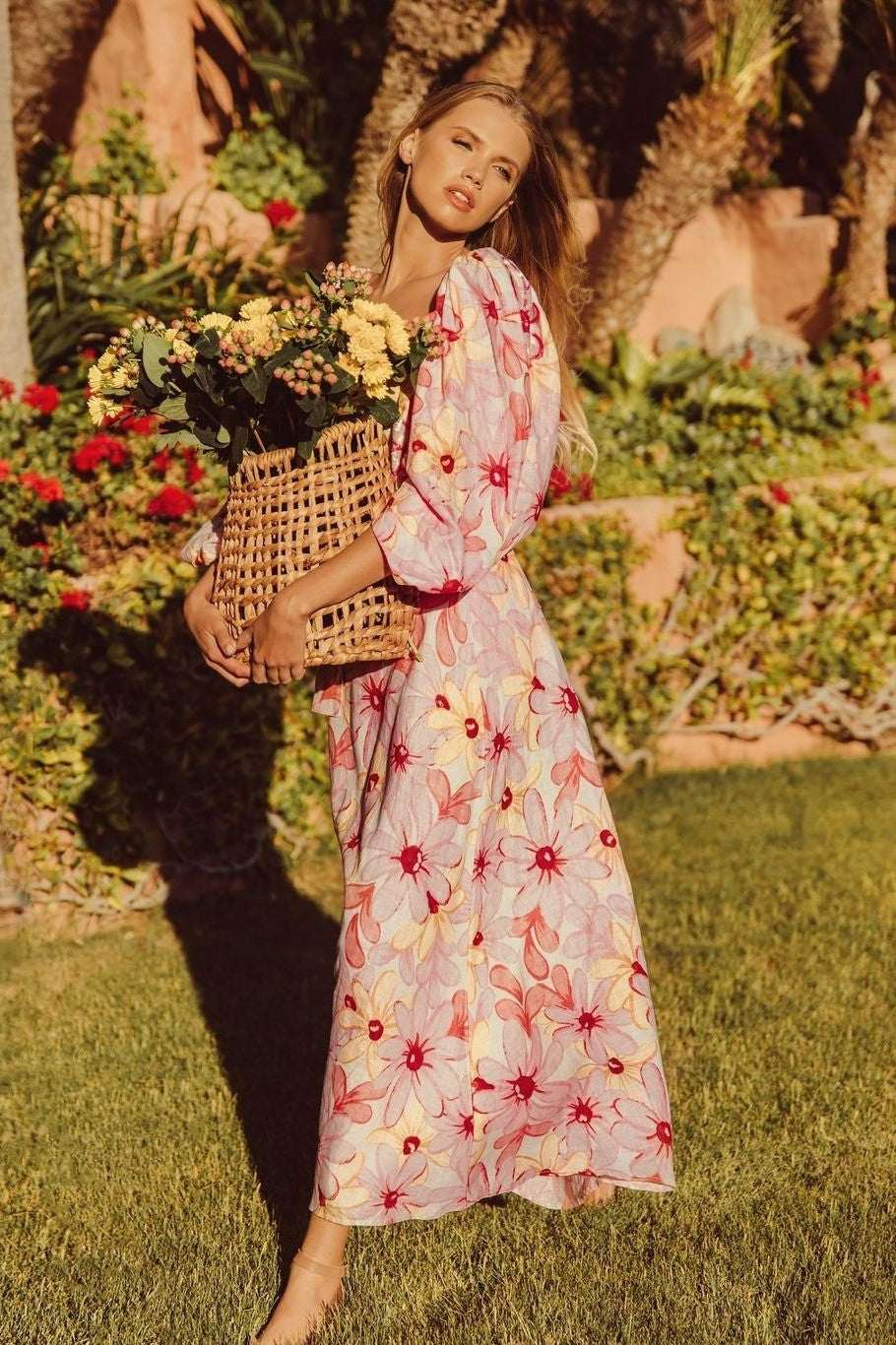 Beautifully Finished Dress in a Timeless Design