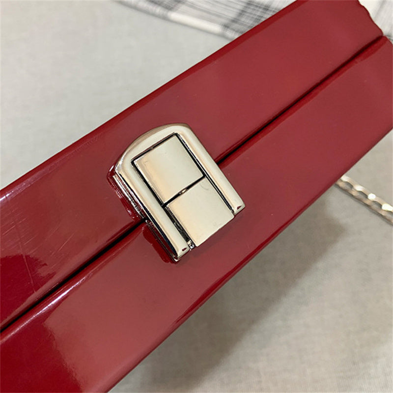 Beautifully Finished Bag in a Timeless Design