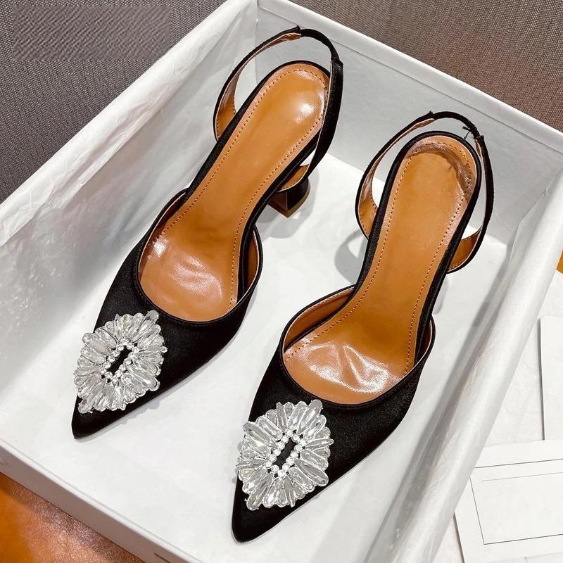 Effortlessly Elegant Heels with a Timeless Design