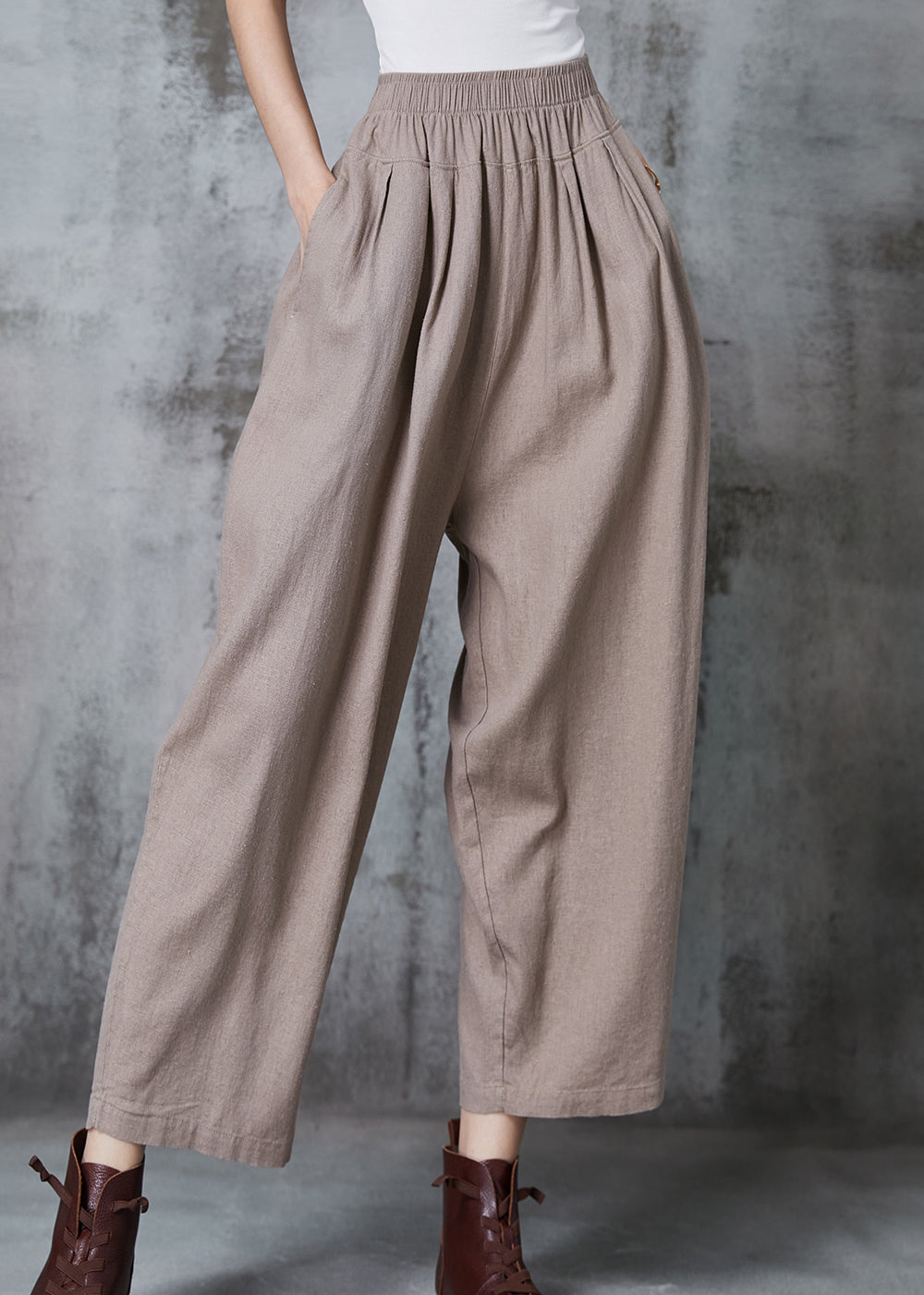 Effortlessly Elegant Pants with a Timeless Design