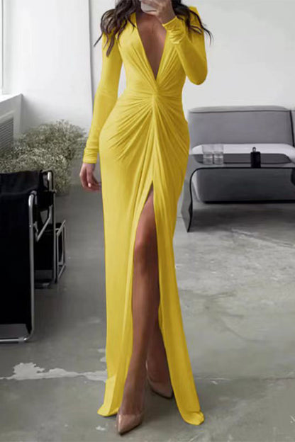 Beautifully Finished Dress in a Timeless Design
