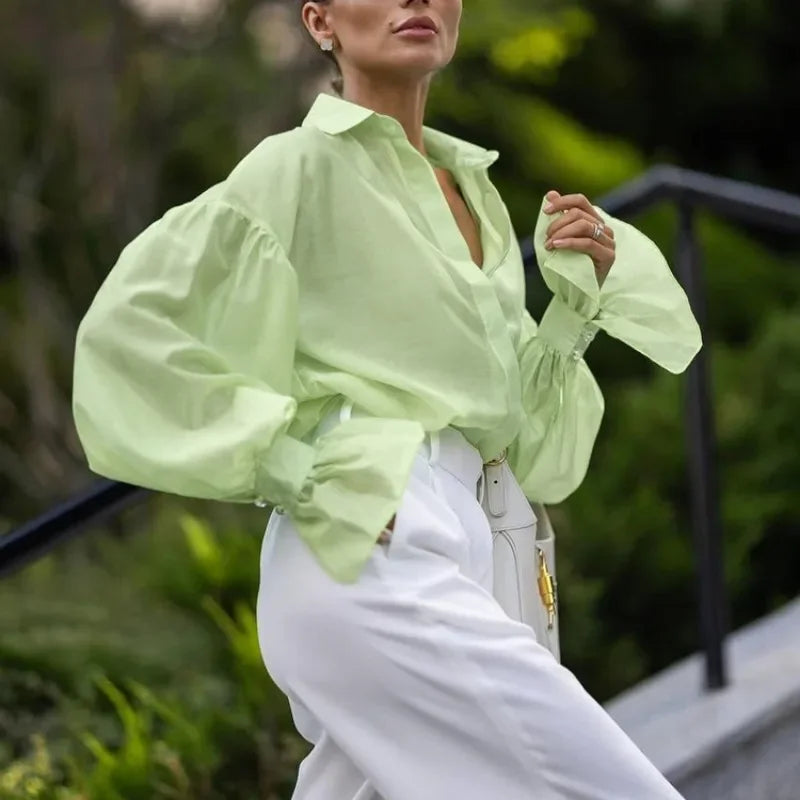 Effortlessly Elegant Blouse with a Timeless Design