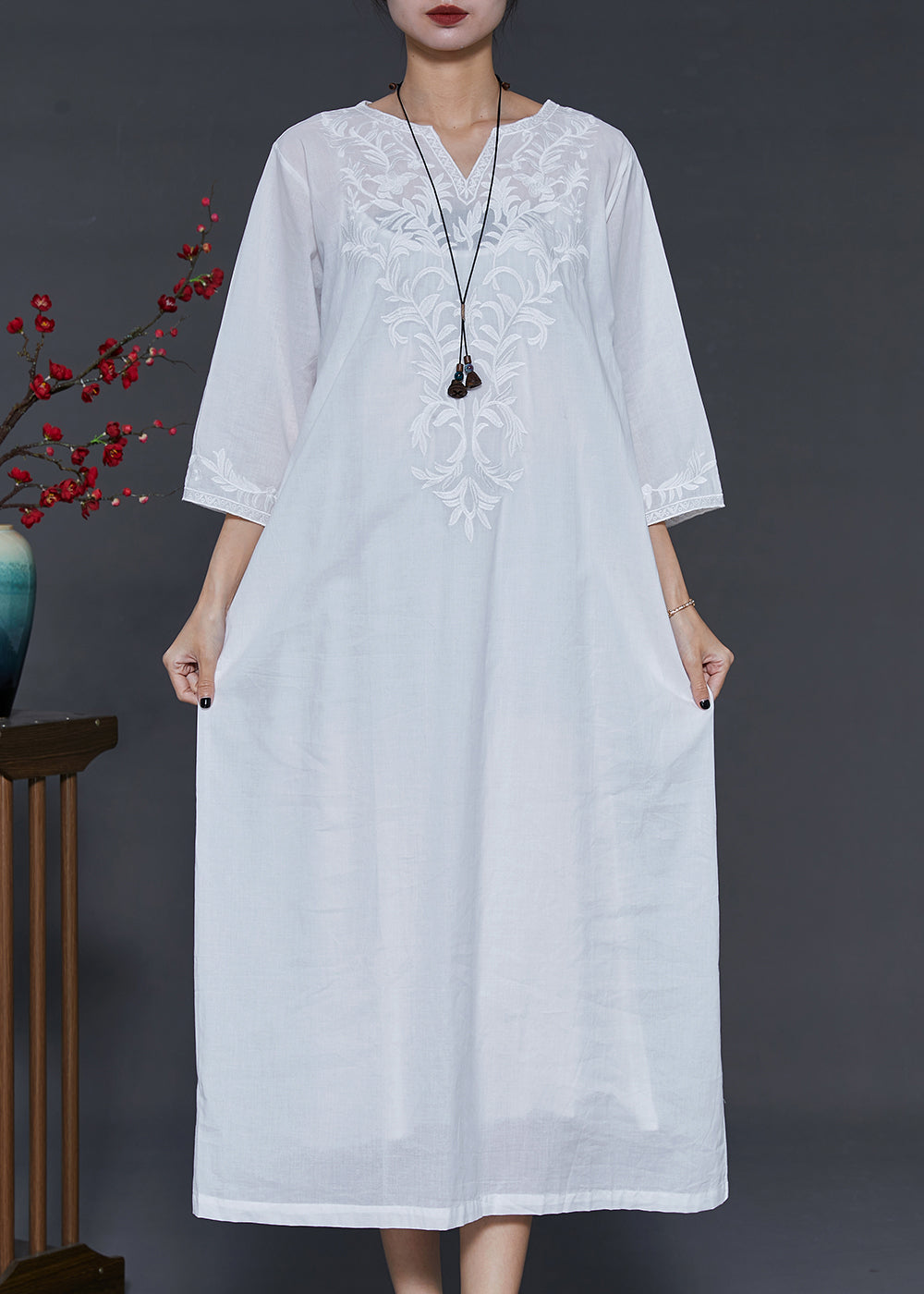 Beautifully Finished Dress in a Timeless Design