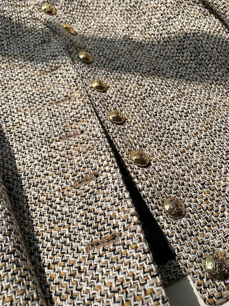 Effortlessly Elegant Jacket with a Timeless Design