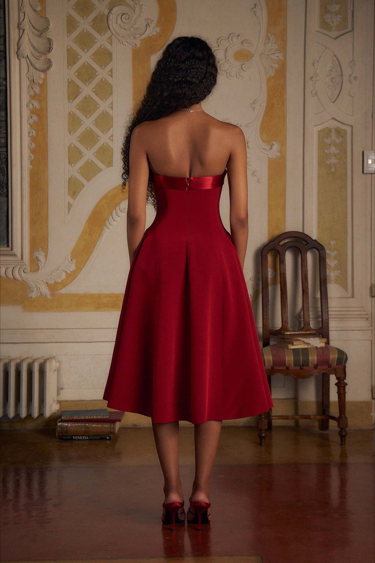 Well Tailored Dress with a Graceful Silhouette