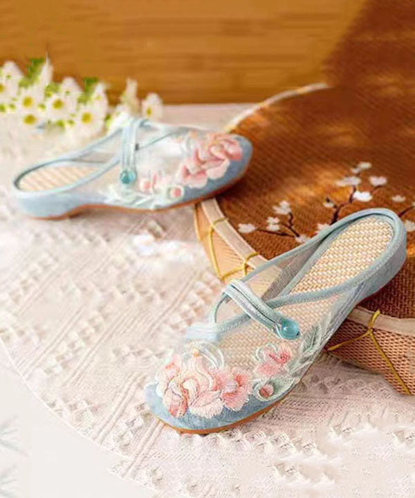 Classic Vintage Sandals with a Flattering Fit