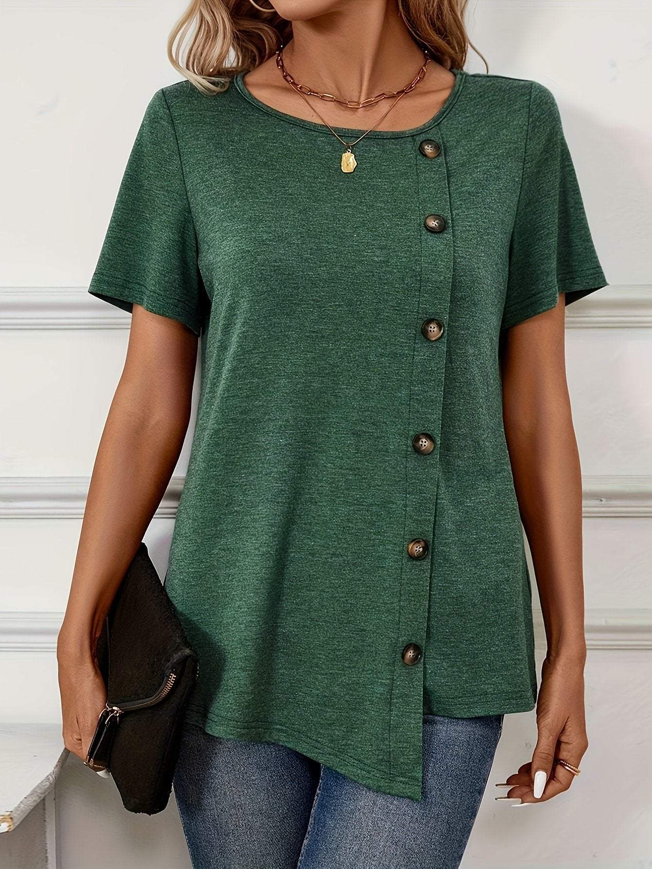 Effortlessly Elegant Top with a Timeless Design