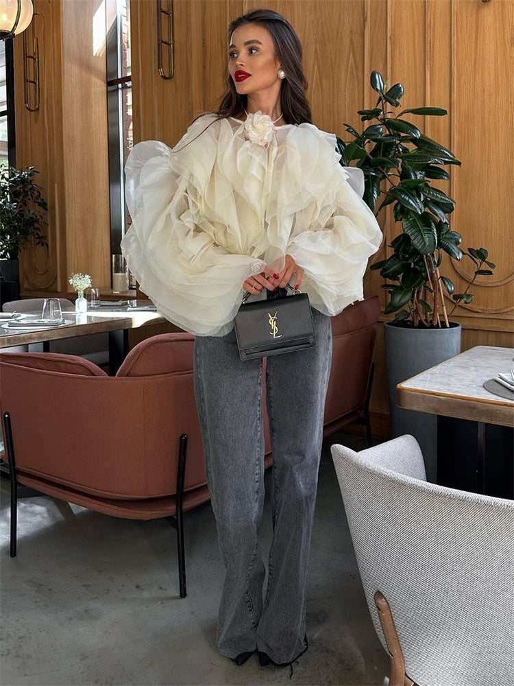 Well Tailored Blouse with a Graceful Silhouette