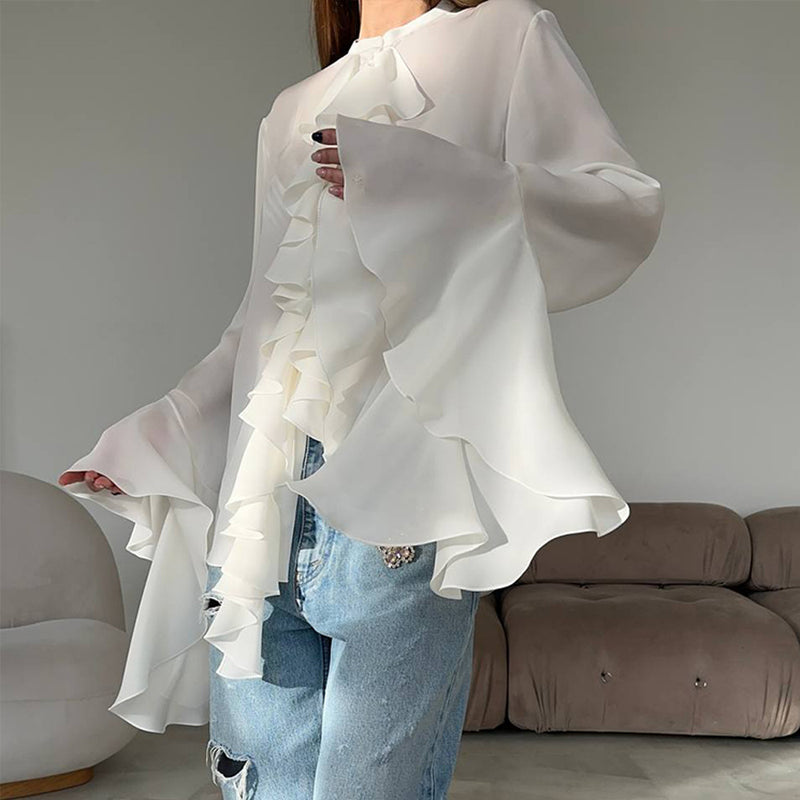Effortlessly Elegant Blouse with a Timeless Design