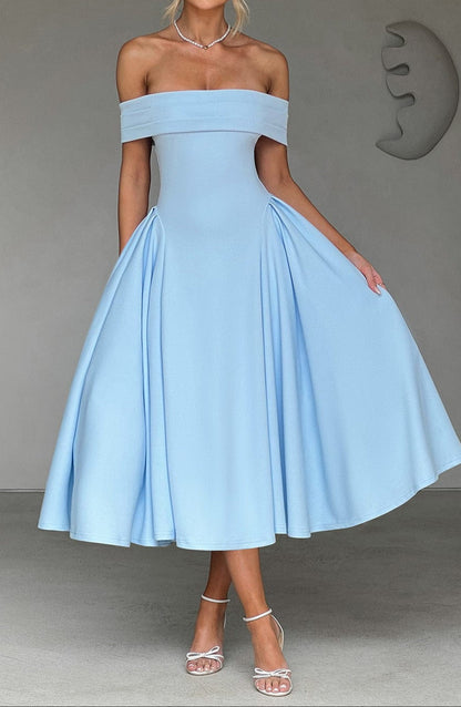 Beautifully Finished Dress in a Timeless Design