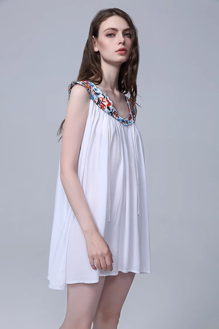 Beautifully Finished Dress in a Timeless Design