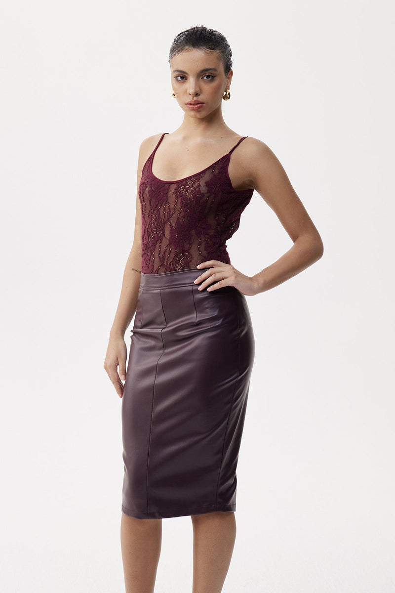 Well Tailored Garment with a Graceful Silhouette