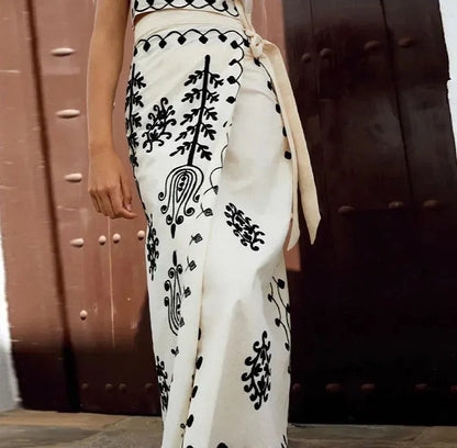Effortlessly Elegant Top with a Timeless Design