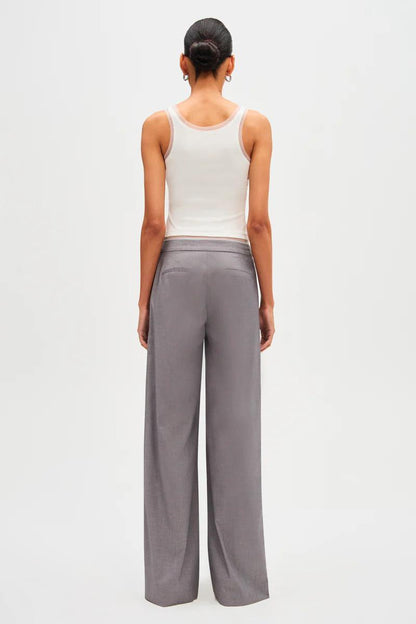 Effortlessly Elegant Pants with a Timeless Design