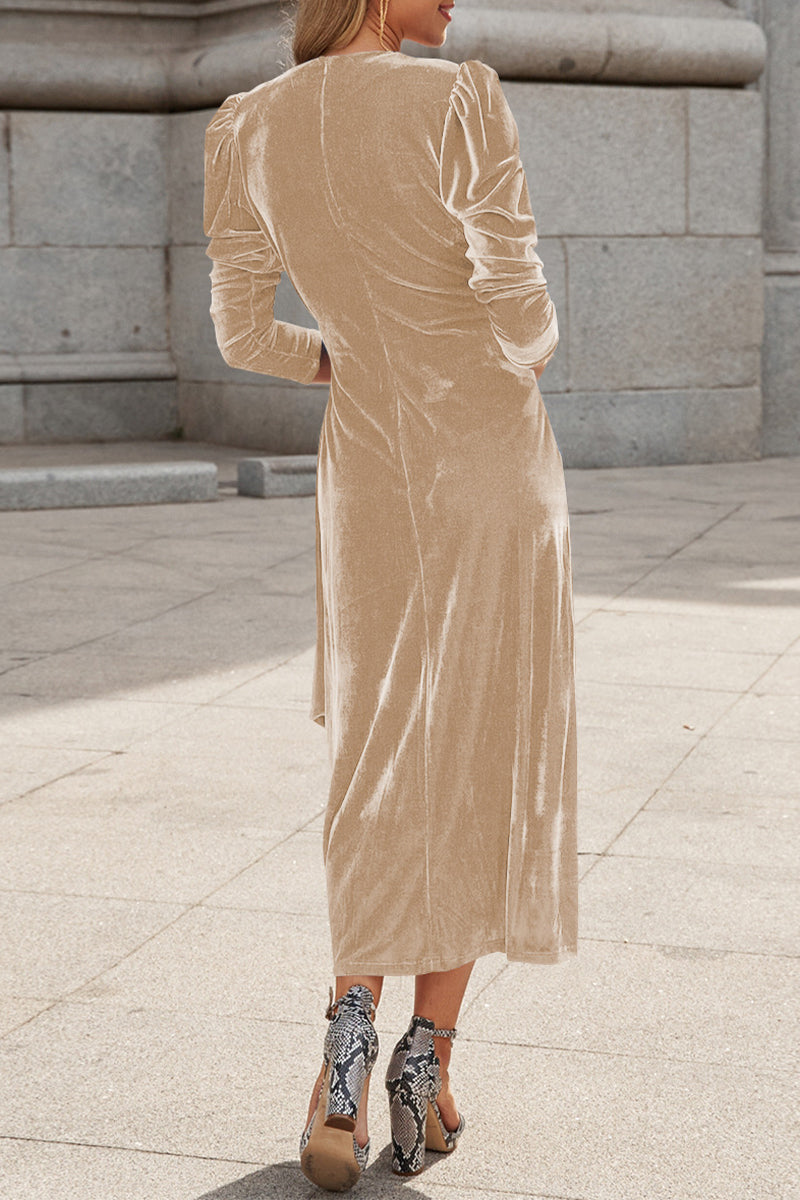 Beautifully Finished Dress in a Timeless Design