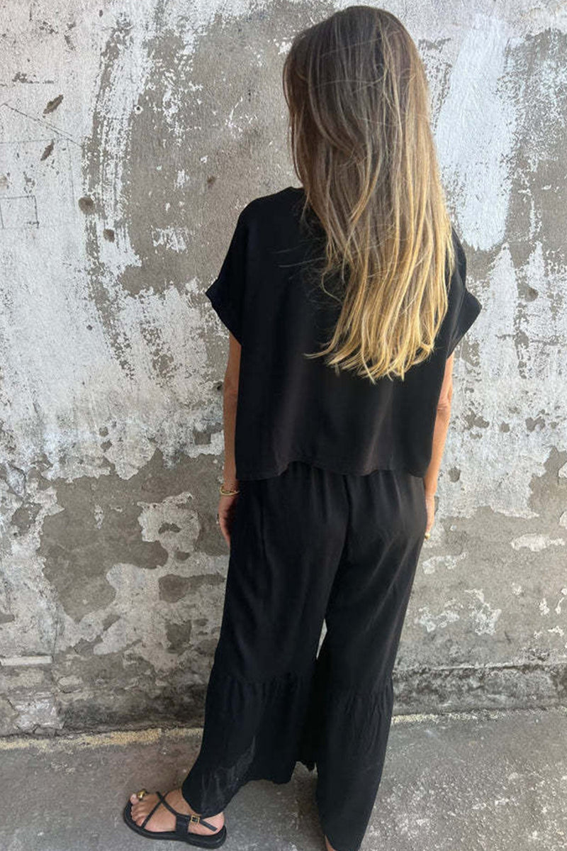 Effortlessly Elegant Pants with a Timeless Design