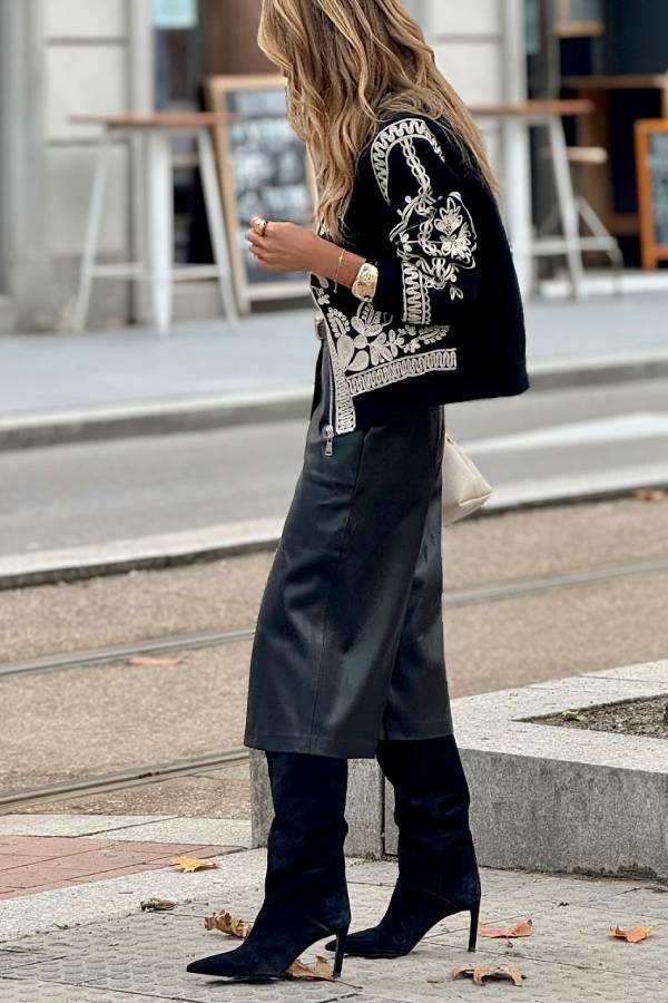 Effortlessly Elegant Jacket with a Timeless Design