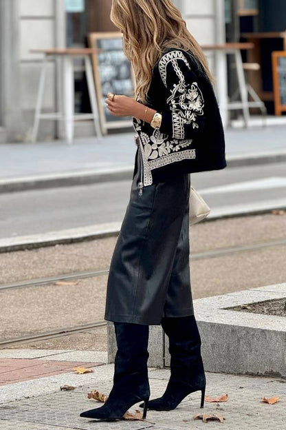 Effortlessly Elegant Jacket with a Timeless Design