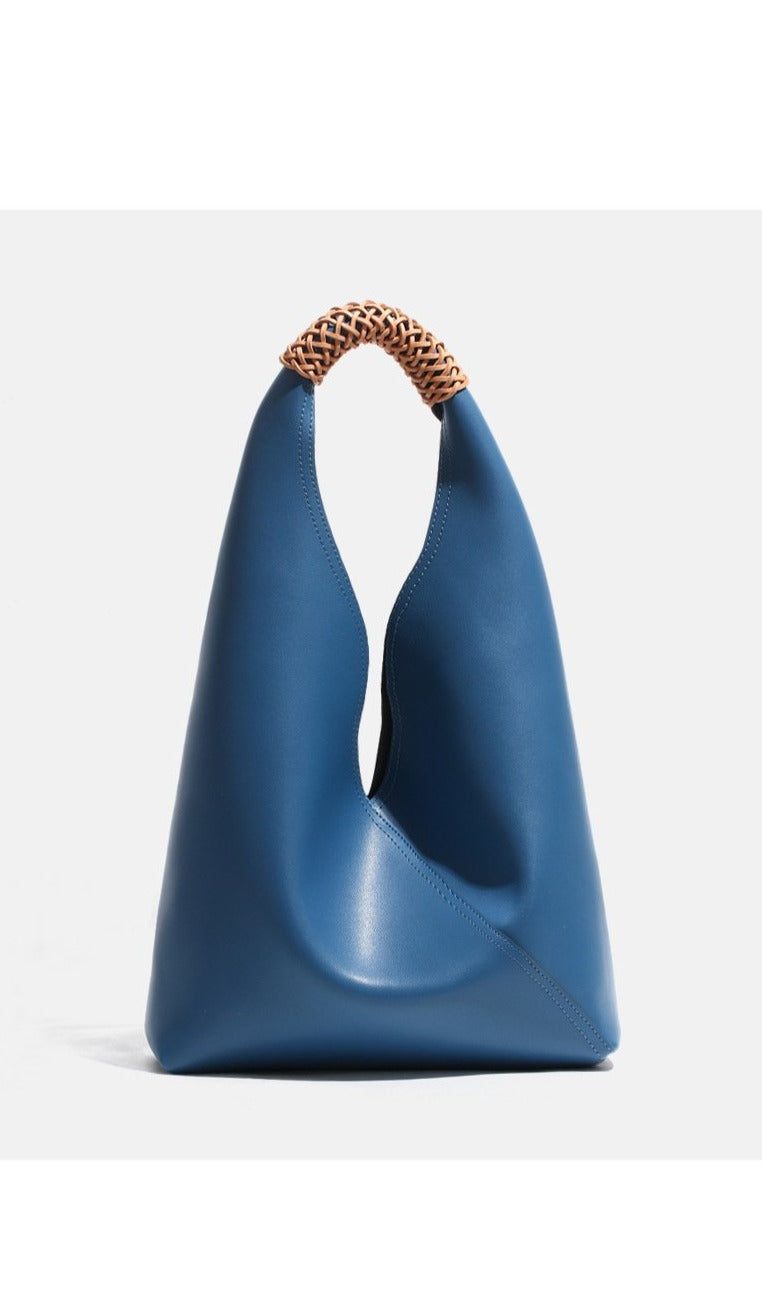 Gracefully Styled Bag for Any Occasion
