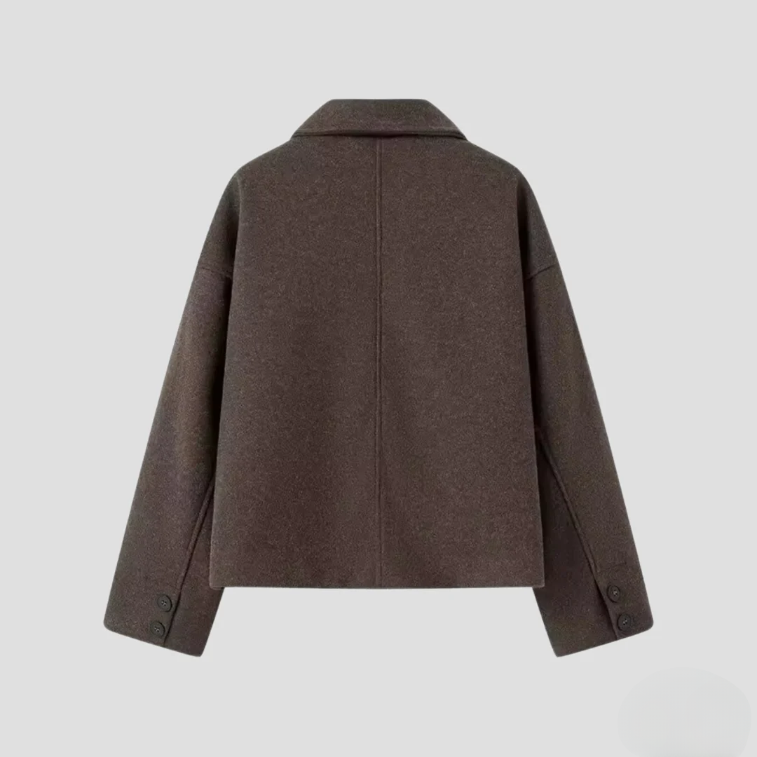 Well Tailored Jacket with a Graceful Silhouette