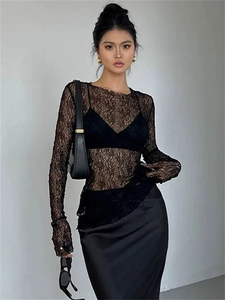 Well Tailored Pullover with a Graceful Silhouette