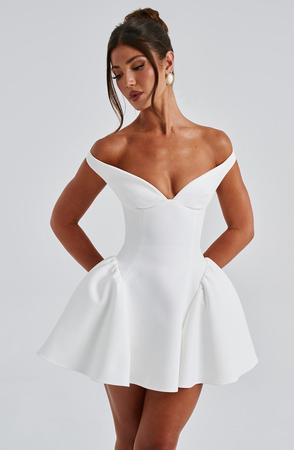 Well Tailored Dress with a Graceful Silhouette