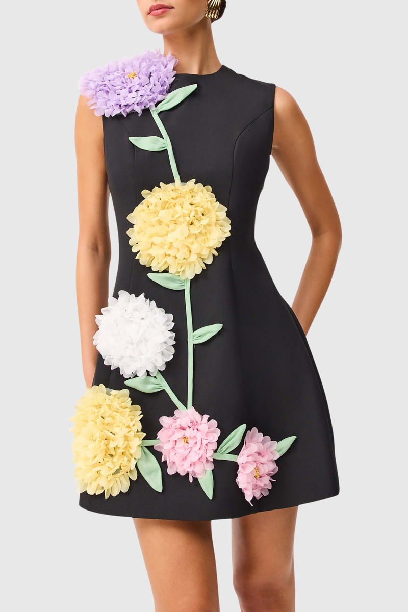 Classic Vintage Dress with a Flattering Fit