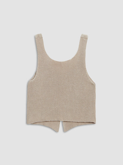Effortlessly Elegant Garment with a Timeless Design
