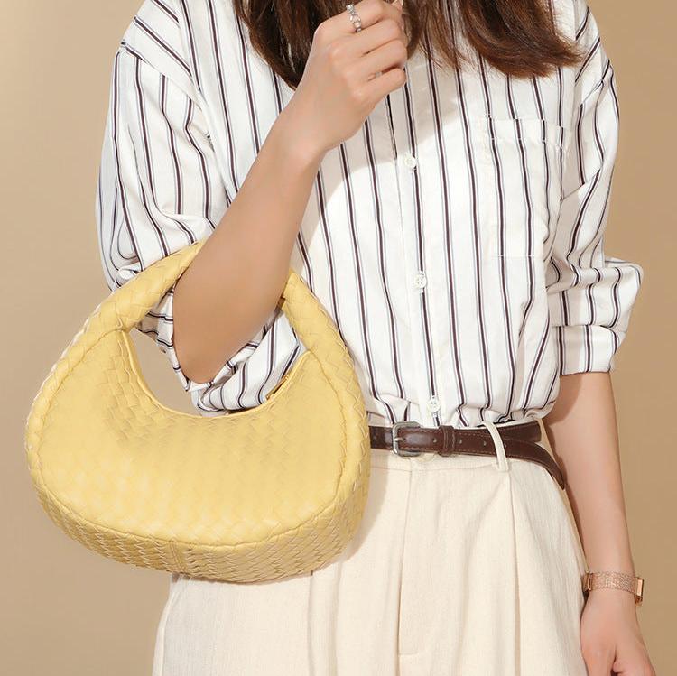 Beautifully Finished Bag in a Timeless Design