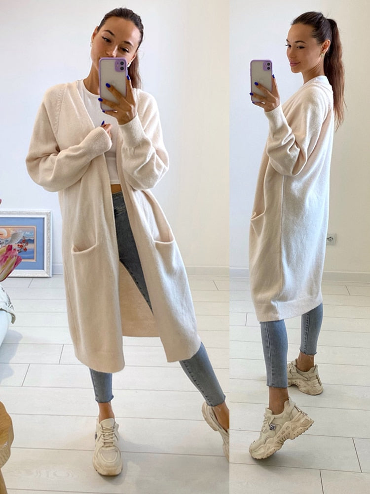 Well Tailored Cardigan with a Graceful Silhouette