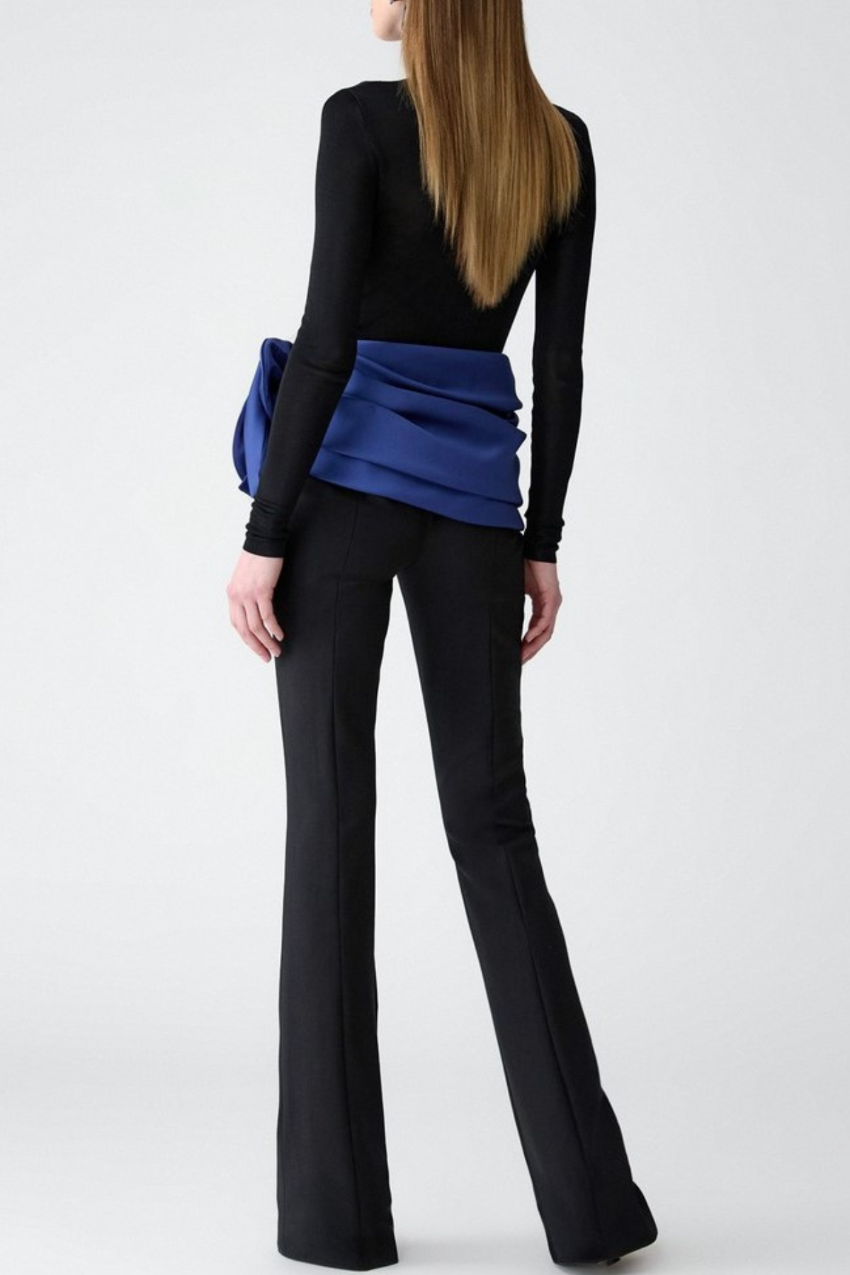 Well Tailored Pants with a Graceful Silhouette