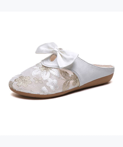 Effortlessly Elegant Sandals with a Timeless Design