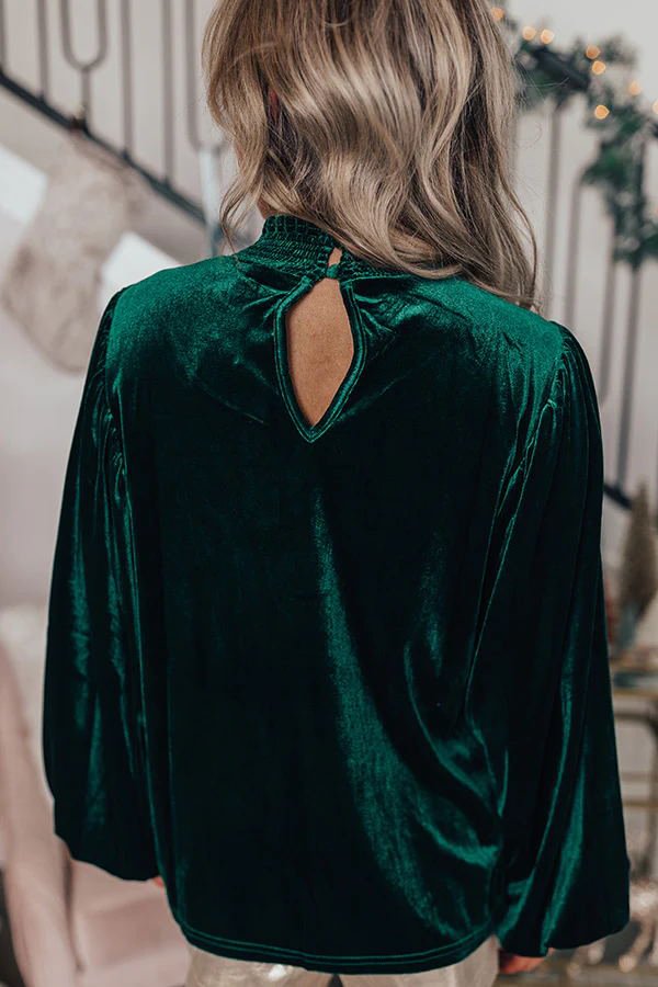 Well Tailored Top with a Graceful Silhouette