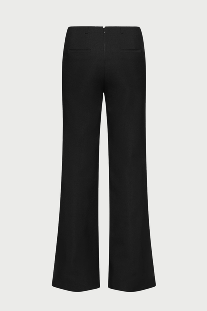 Well Tailored Top with a Graceful Silhouette