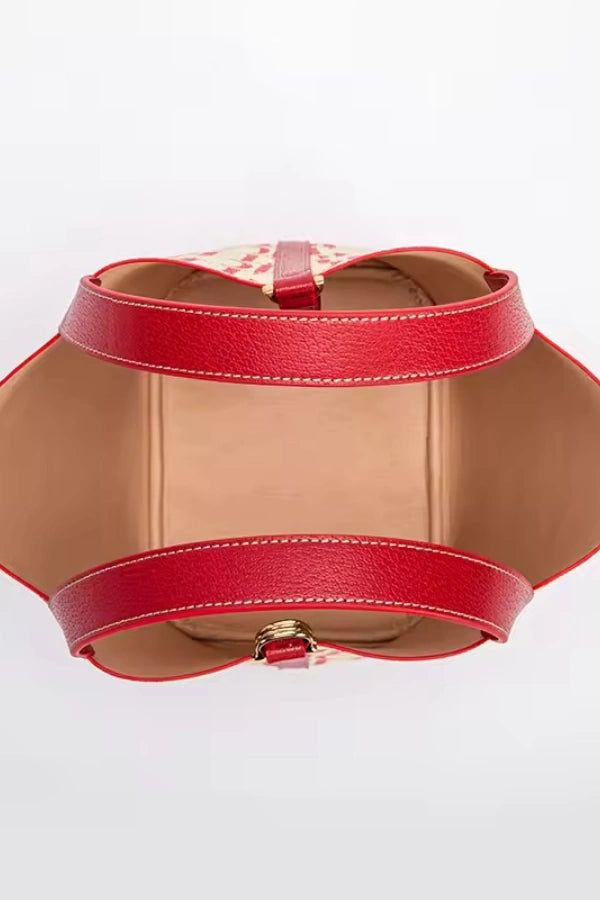 Effortlessly Elegant Bag with a Timeless Design