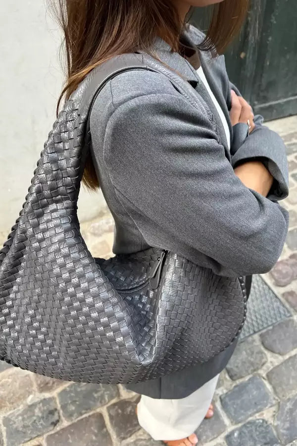 Beautifully Finished Bag in a Timeless Design