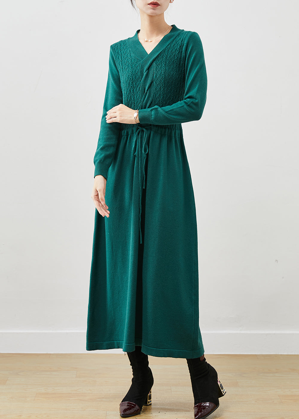 Beautifully Finished Dress in a Timeless Design
