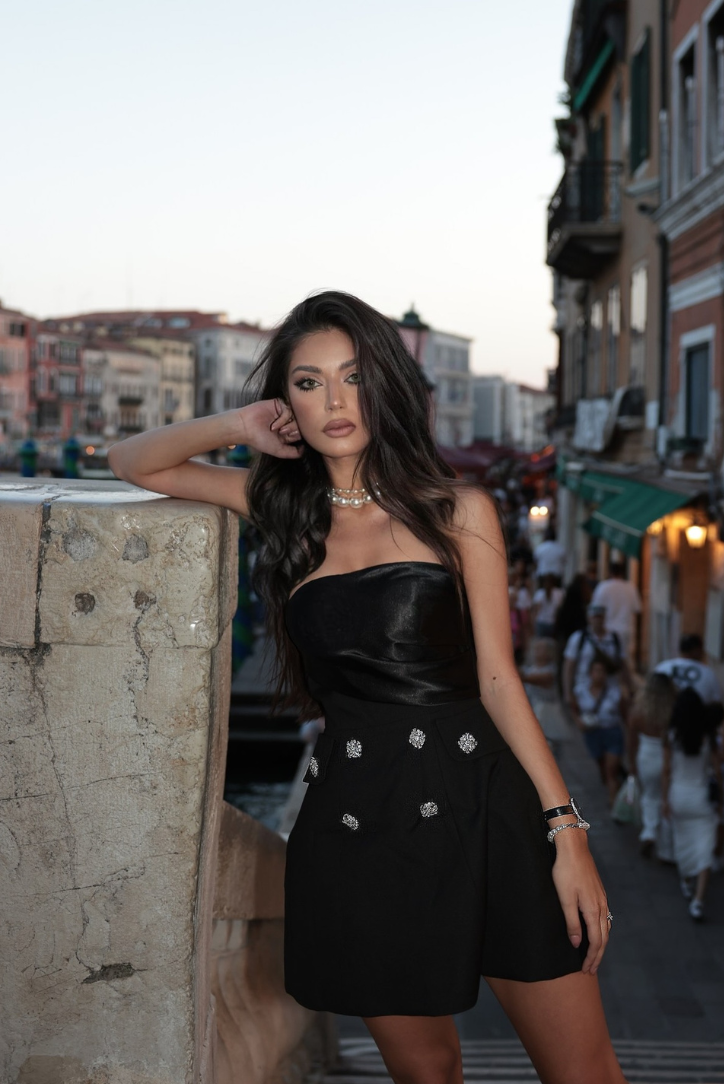 Sophisticated Dress with a Clean Classic Look