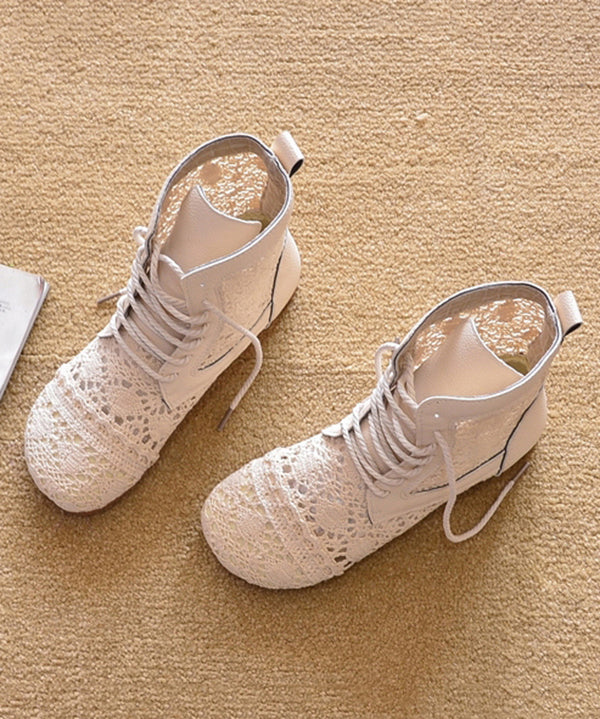 Effortlessly Elegant Boots with a Timeless Design