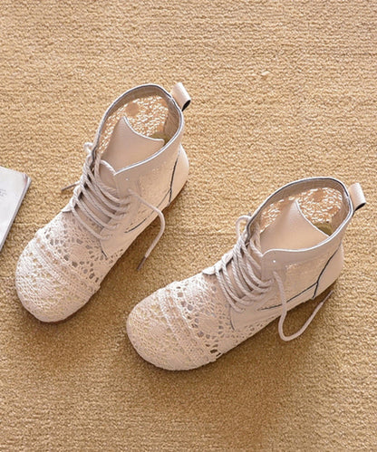 Effortlessly Elegant Boots with a Timeless Design