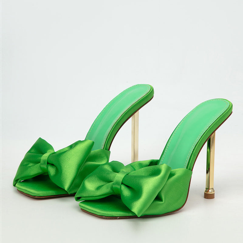 Effortlessly Elegant Heels with a Timeless Design