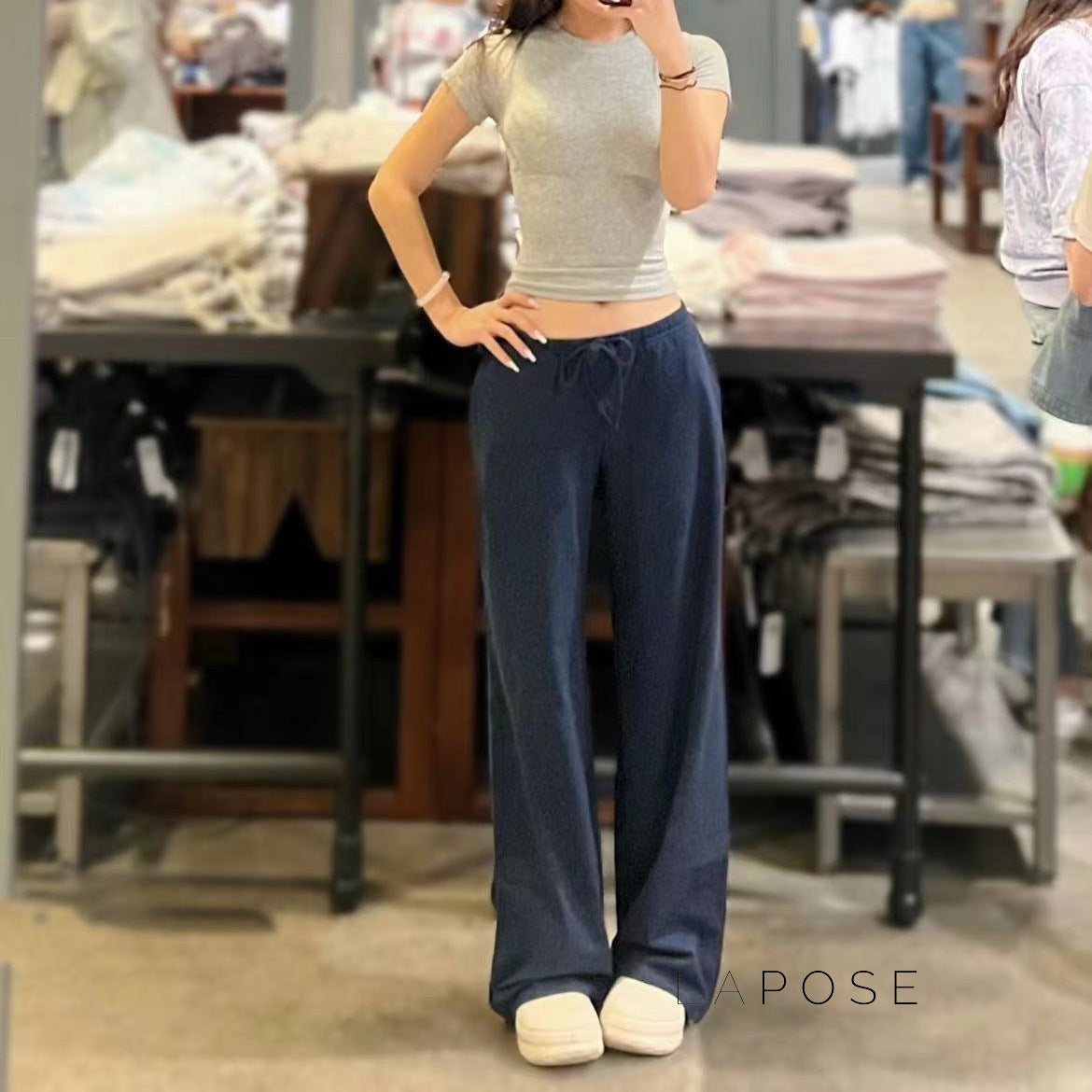 Effortlessly Elegant Pants with a Timeless Design