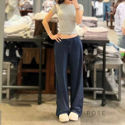 Effortlessly Elegant Pants with a Timeless Design